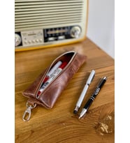 ALESTA LEATHER İsme Özel El Yapımı Hakiki Deri Kalemlik (Taba)