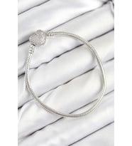 Pirinç Charm Zirkon Taşlı Kalp Model Gümüş Renk Kadın Bileklik - TJ-BB7803
