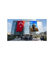 Atatürk Başak Tarlasında Yürürken Portre Bayrak ve Türk Bayrağı Premium Raşel Kumaş 2'li Set 10x15 metre ATA60