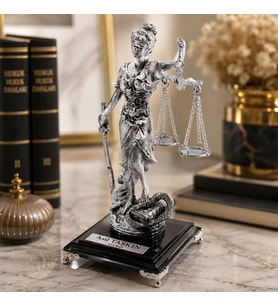 BK Gift Gümüş Renk Adalet Heykeli 16 cm Kişiye Özel Avukat Masa Üstü Biblo