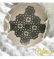 Epoksi Reçine Dantelli Tepsi -  Siyah Kare Dantel - Çapı: 33 cm (Çok Renkli)