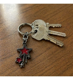 Kırmızı Yıldız Figürlü Gotik Metal Anahtarlık Unisex Aksesuar