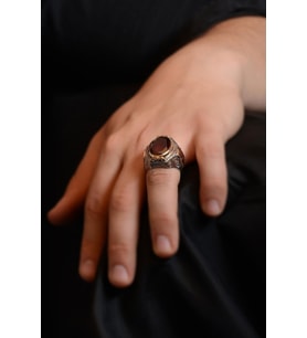 Yakut Garnet Taşlı Yanı Gravür Işlemeli 925 Ayar Gümüş Erkek Yüzük