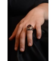 Yakut Garnet Taşlı Yanı Gravür Işlemeli 925 Ayar Gümüş Erkek Yüzük