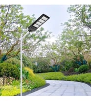 300W Solar Sokak Lambası 2600LM Beyaz Işık - Sensörlü & Kumandalı Dış Mekan Aydınlatma (Siyah)