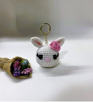 Hediyelik Amigurumi Çiçekli Tavşancık Anahtarlık Sağlıklı Oyuncak El Örgüsü