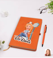 BK Gift Kişiye Özel Kadın Diş Hekimi Karikatürlü Turuncu Termo Deri Defter Kalem Seti Model 2