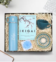 Kişiye Özel Mavi Bardaklı 580 ML Çelik Termos & Ikigai Kitabı & Lotus Çiçeği Mum & Lacivert Çay ve Kahve Fincanı Hediye Seti