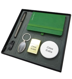 Signator® Forest  İsme Özel Set - 32 Gb. Usb Bellek + Çakmak + Not Defteri  + Anahtarlık + Kalem ve El Aynası  Kişiye Özel Hediyelik Set (Karışık)
