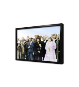 Atatürk 5 Aralık Kadın Hakları Günü Çerçeveli Cam Tablo