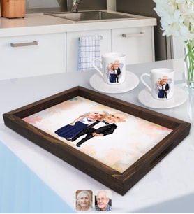 BK Gift Kişiye Özel Dede ve Büyükanne Karikatürlü Doğal Ahşap Tepsi ve 2’li Kahve Fincan Seti-1