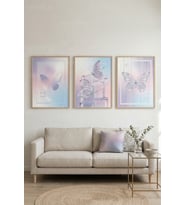 Holografik Pastel Kelebekler ve Modern Soyut Dokunuşlar 3’lü Ahşap Çerçeveli Tablo Seti