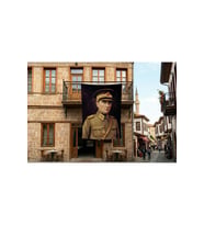 Atatürk Asker Ünüformasıyla Poster Bayrak Premium Raşel Kumaş 300x450cm ATA52