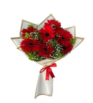 Beyaz Gold Ambalaj Kağıdında Kırmızı Gerbera Buketi