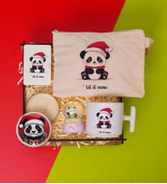 2026 Yılbaşı , Panda Tasarımlı Yeni Yıl Kadın Hediye Seti, Kar Küresi, Fincan, Makyaj Çantası, Mum, Magnet