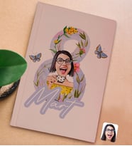 BK Gift 8 Mart Karikatürlü Sert Kapaklı Pudra Pembesi Lastikli Defter , Arkadaşa Hediye, Yeni İş Hediyesi, Doğum Günü Hediyesi (Model 3)