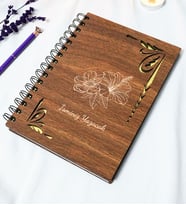 Kişiye Özel Çiçek Desenli Ahşap Kapaklı Defter - Ajanda - İsme Özel - A5 60 Yaprak (120 SAYFA) Hediyelik (Gold)