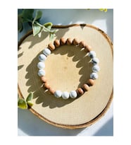Ahşap ve Howlite Huzur Verici Titreşimler: Erkek Doğal Taş Bileklik