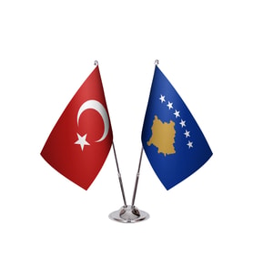 Kosova İkili Masa Bayrağı