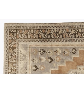 Kahverengi El Dokuma Salon Halısı Vintage Geometrik Desenli Düz Yüzey Bordür Detaylı