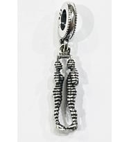 Ali ve Nino Heykeli Sallantılı Charm