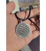 925 Ayar Gümüş Deri Kordonlu Ayetel Kürsi Yazılı Madalyon Kolye