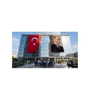 Gazi Mustafa Kemal Atatürk Yan Portre Bayrak ve Türk Bayrağı Premium Raşel Kumaş 2'li Set 10x15 metre ATA58