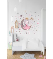 Efekt Reklam Ayda Oturan Mutlu Kız Çocuk Odası Duvar Stickerı