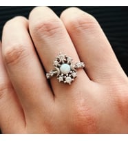 Opal Taşlı Kraliçe Yüzük & Işıklı Yüzük Kutusu - 925 Ayar Gümüş Yüzük (Beyaz-Rodyum)