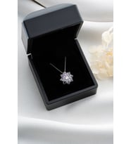 Silvano Jewelry 925 Ayar Gümüş Işıklı Kutuda Mor Lotus Çiçeği Kolye