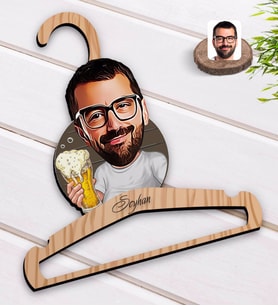 BK Gift Kişiye Özel Erkek Karikatürlü Standart Boy Ahşap Elbise Askısı-51