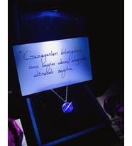 OPAL TAŞLI SATÜRN KOLYE & IŞIKLI KOLYE KUTUSU  925 Ayar Gümüş Kolye