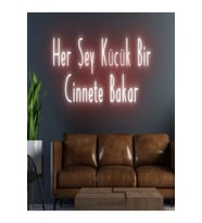 Her Şey Küçük Bir Cinnete Bakar Yazılı Neon Tabela