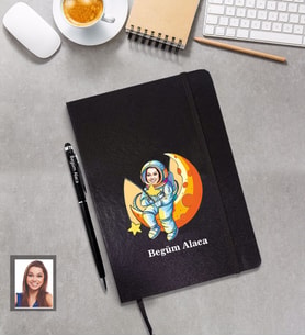 Kişiye Özel Uzay Karikatürlü Siyah Defter Kalem Hediye Seti Bayan-1