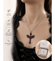 Kırmızı Kelebek Detaylı Gotik Haç Kolye – Unisex Vintage Stil Zincir Kolye