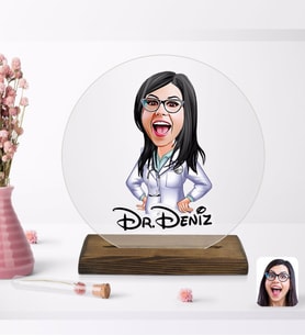 BK Gift Kişiye Özel Kadın Doktor Karikatürlü Yuvarlak Ahşap Standlı Biblo-1