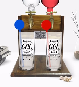 BK Gift Kişiye Özel Renkli Baskılı Yeşilçam Replikleri Bu Da Mı Gol Değil Tasarımlı İkili Vodka Bardağı ve Çift Musluklu Doğal Ahşap Vodka Standı-1 (Model 1)