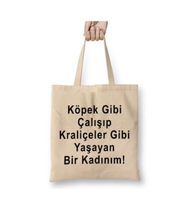 Köpek Gibi Çalışıp Kraliçeler Gibi Yaşayan Bir Kadınım Bez Çanta Alışveriş Çantası Plaj Çantası (Beyaz)