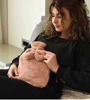 Yumuşak Peluş Su Torbası Kılıfı Kurdele Detaylı, Sıcak Tutan Tasarım Pembe