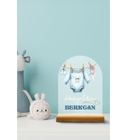 Yenidoğan Erkek Bebek İçin Kişiselleştirilebilir - Kıyafet Modelli İsme Özel Dekoratif Masa Süsü (Model 5)