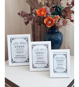3 Lü Set! 10x15, 13x18 cm ve 15x21 cm BEYAZ Fotoğraf Çerçevesi! Ahşap Ayaklı Pvc Camlı Dekoratif Çerçeve! (Beyaz)