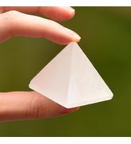 Selenit Taşı Piramit Kütle - 4 cm