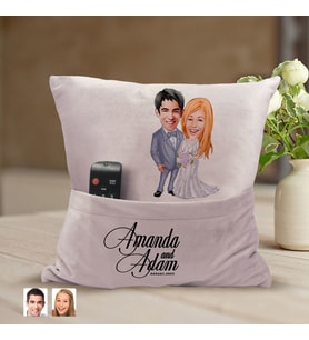 BK Gift Kişiye Özel Sevgililer Karikatür Tasarımlı Organizer Kumanda ve Atıştırmalık Cepli Pembe Kırlent Yastık-104 Arkadaşa Hediye, Cepli Yastık
