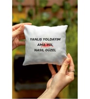 Yanlış Yoldayım Ama Yol Nasıl Güzel Tasarımlı Mini Dekoratif Yastık