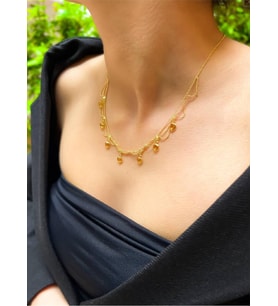 Minimal Kalp Charmlı Sallantılı Gold Kolye Beyaz Standart