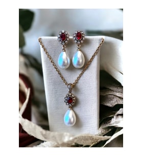Yakut Kırmızı Oval Kristal Taşlı Mayorka İnci Kolye ve Mayorka İnci Küpe Seti