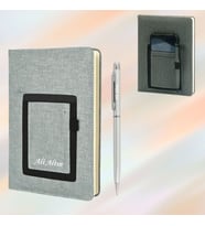 HEDİYESİBİZDEN KİŞİYE ÖZEL İSİM BASKILI ORTASI CEPLİ TARİHSİZ ÇİZGİLİ DEFTER VE METAL TÜKENMEZ KALEM (Füme)