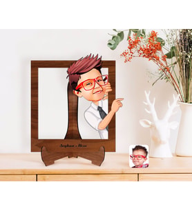 BK Gift Kişiye Özel Erkek Çocuk Karikatürlü Ahşap Standlı 3D Biblo-3 (Beyaz)