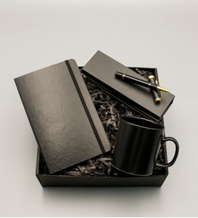 Siyah Defter & Siyah Kupa & Kutusuyla Siyah Roller Kalem Hediye Seti