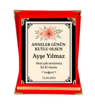 Kişiye Özel Anneler Günü Plaketi – Kadife Kutulu Hediye  12x16 cm